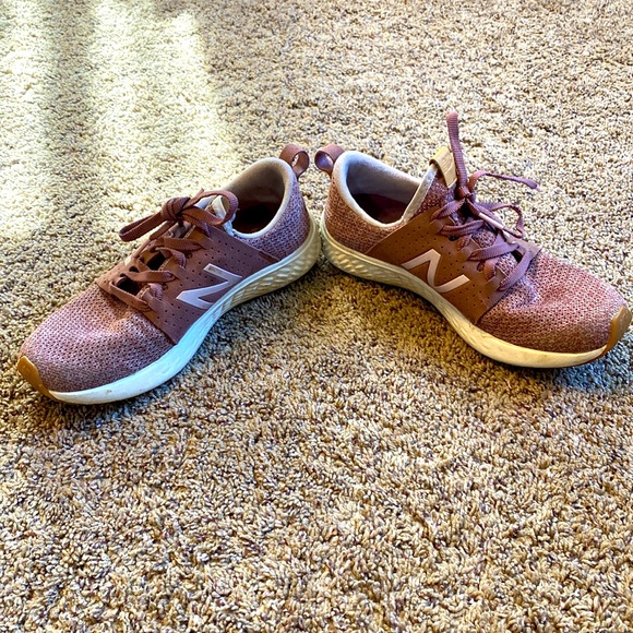 New Balance Trainer/casual shoe, size 8, mauve color - Picture 2 of 7